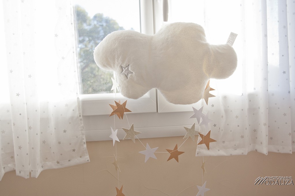photo chambre bébé aviateur étoile nuage blanc or