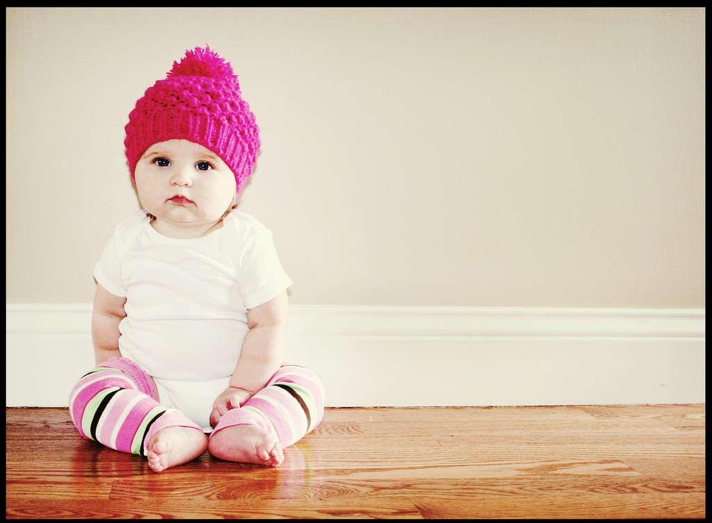 séance photo bébé fille bonnet rose
